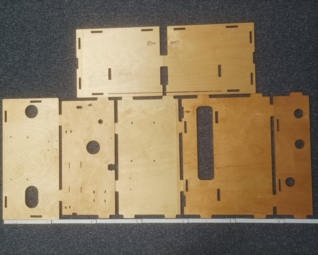 hölzenes Gerätegehäuse, Designed for Dissassembly