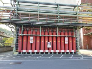 Ein Bild, das draußen, Gebäude, rot enthält. KI-generierte Inhalte können fehlerhaft sein.